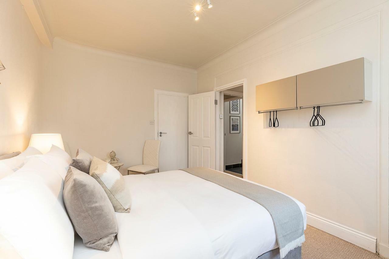 Grand Swiss Cottage Apartment Londra Exterior foto