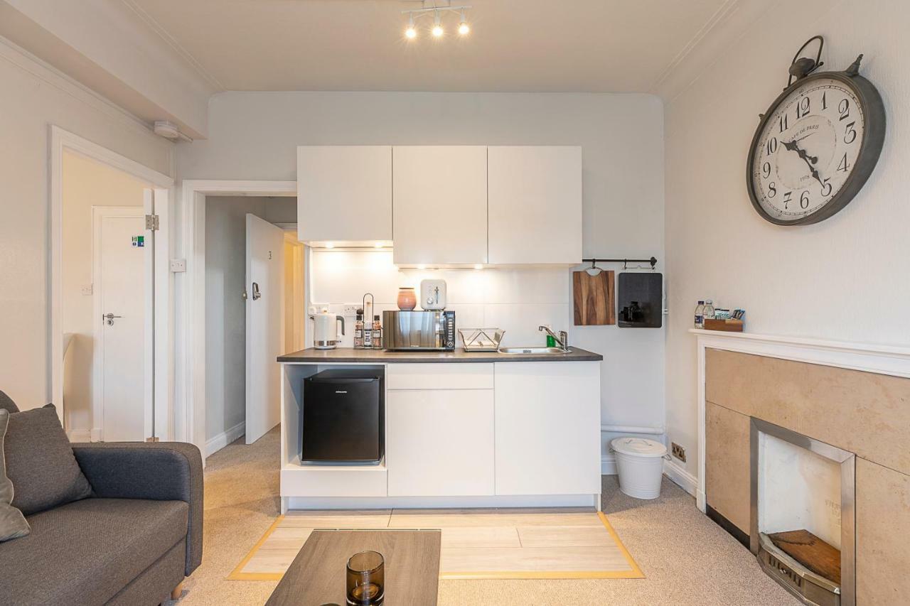 Grand Swiss Cottage Apartment Londra Exterior foto